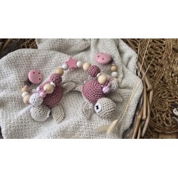 Kinderwagenkette mit Schildkröten in altrosa